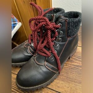 Dirty Laundry Hiking Boots‎